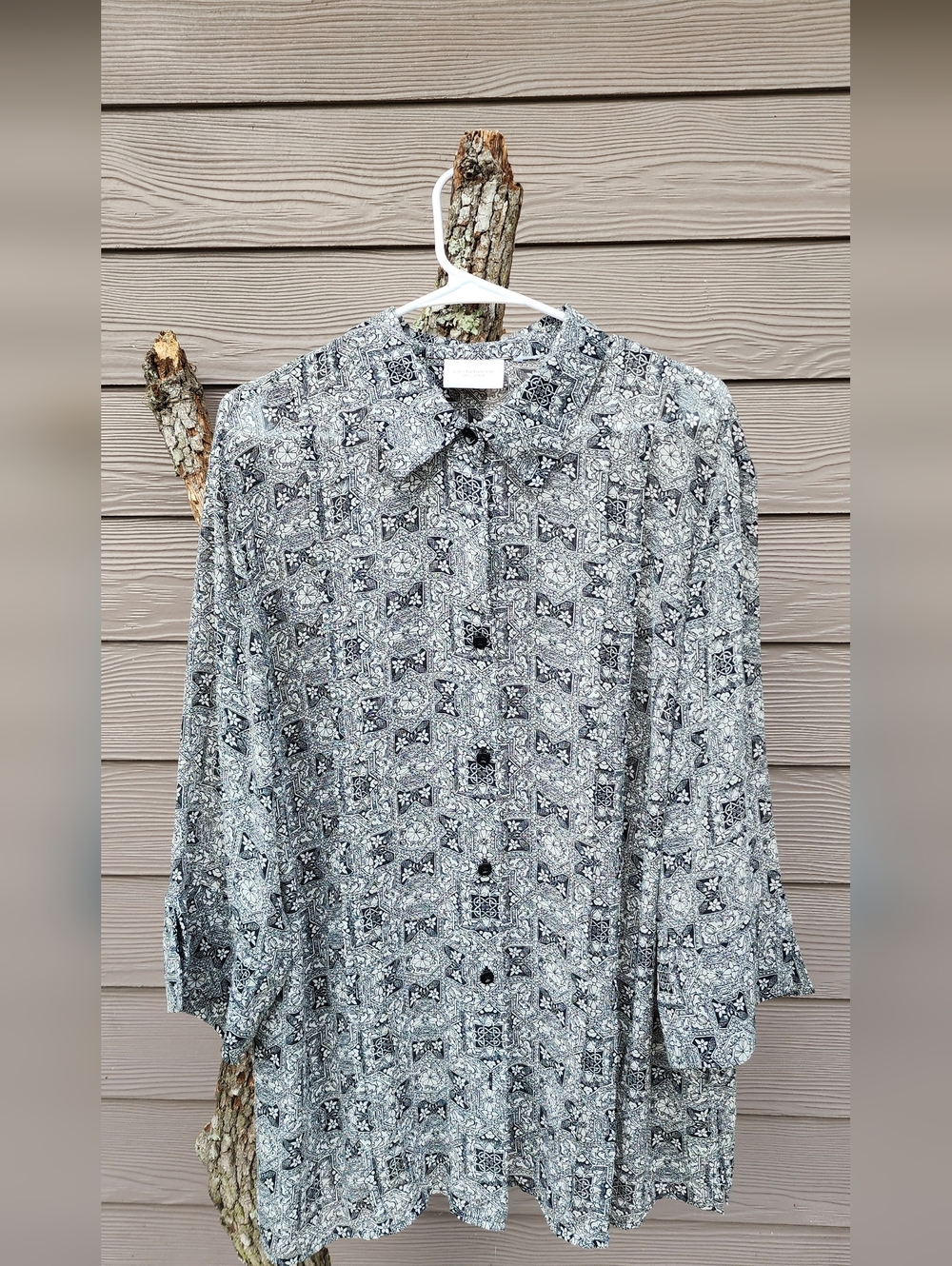Liz Claiborne Black & White Printed Button-Down Top